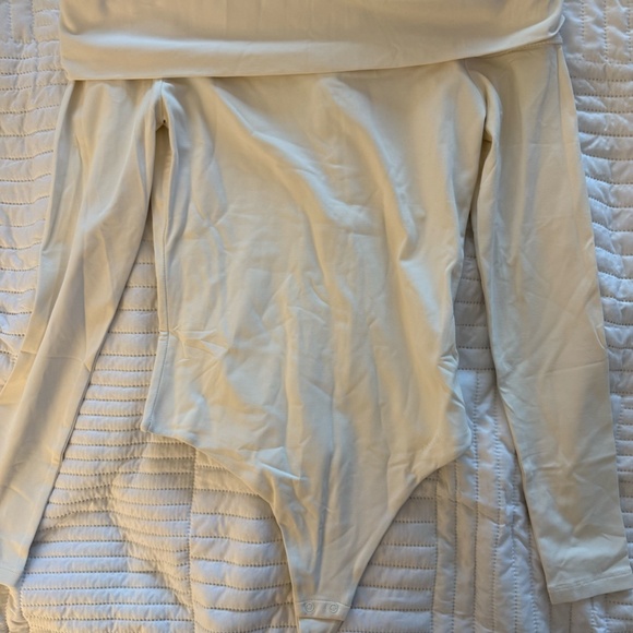 Babaton Streamline Top *NWT* - Picture 2 of 4